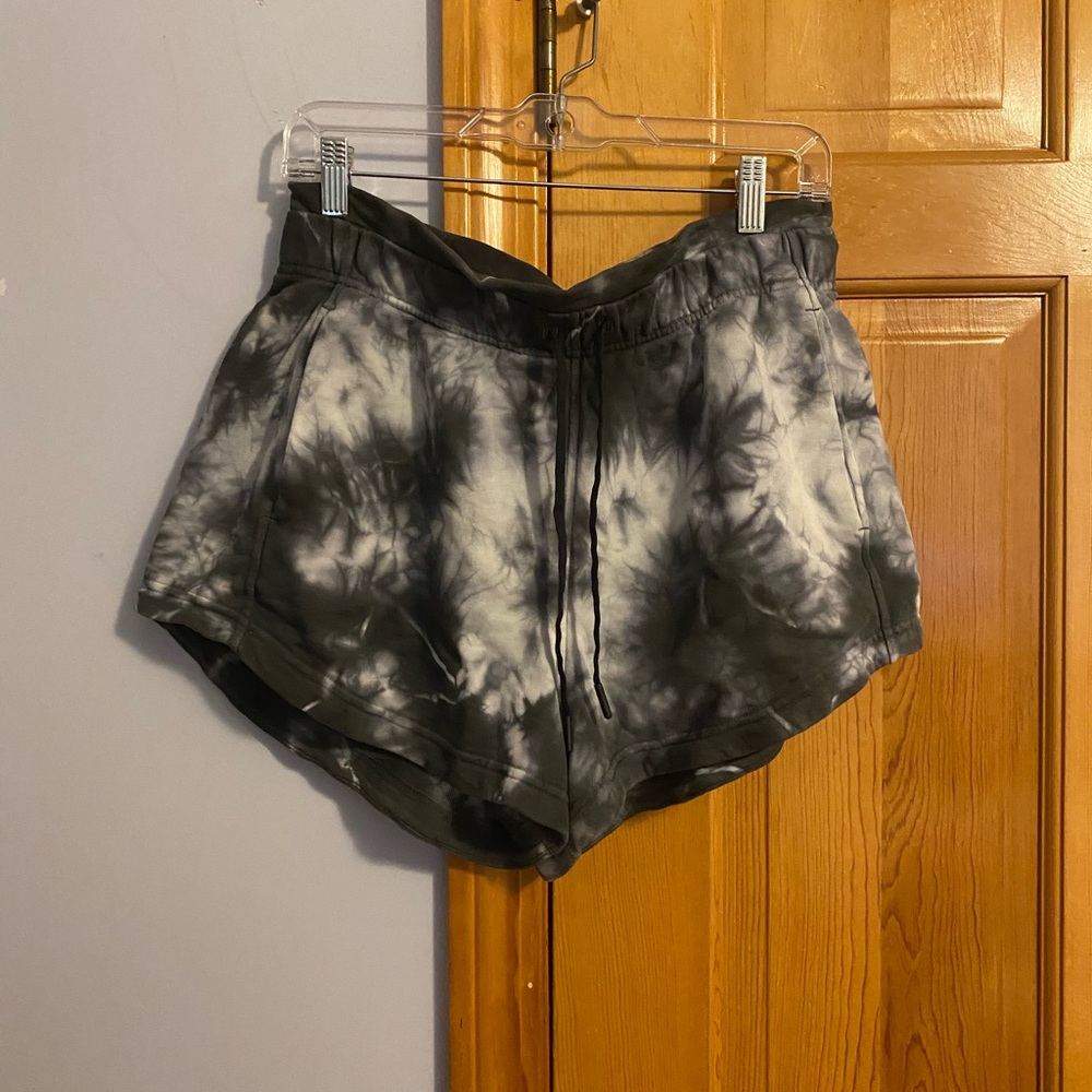 lululemon inner glow shorts